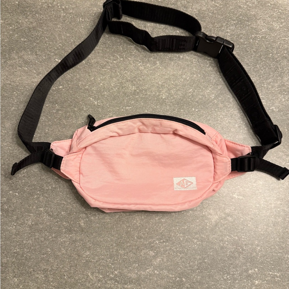 LIKE NEW American Eagle Outfitters Pink Belt Bag with Black Strap